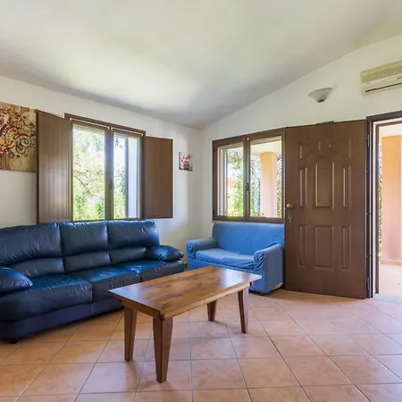 Holiday home L'olivastro *